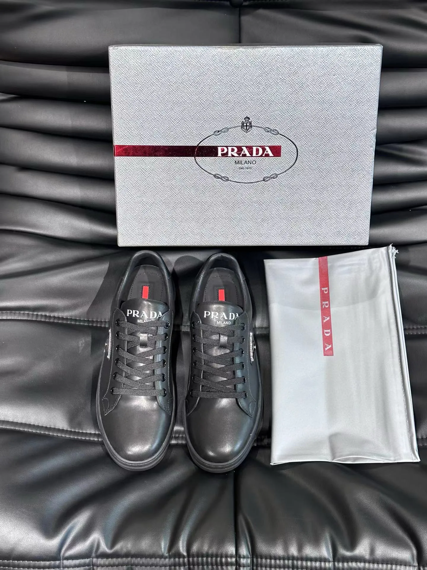 Factory price: 380💰Prada new men's leather sports shoes, the highest version on the market, any comparison is welcome🆚! The original leather has excellent texture and is super high-end! Fetal sheep net lining imported from Italy, removable pad! Luxurious materials and fine workmanship, highly recommended! Code number: 38-44, customized 45